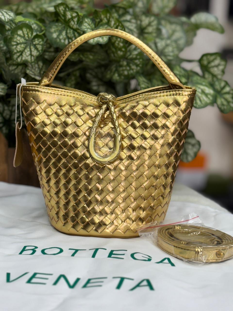 Luxury bott  Vene  Bucket Bag (Made in Italy)