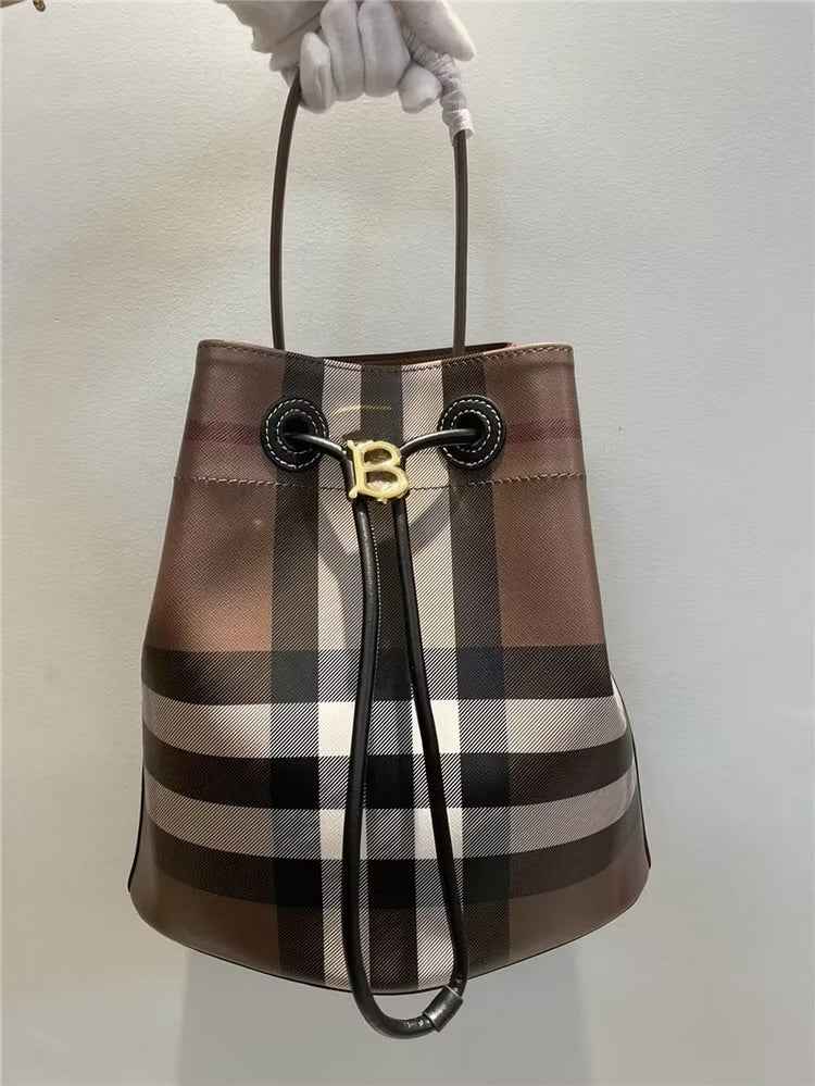 Burberry bucket bag