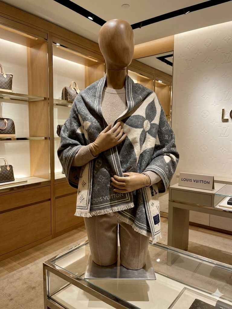 Luxury Louis Vuitton fully warm reversible shawl