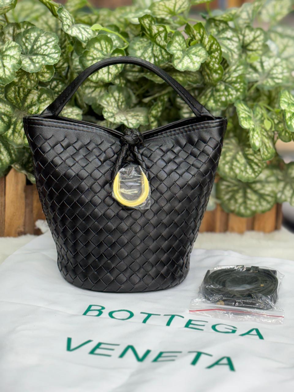 Luxury bott  Vene  Bucket Bag (Made in Italy)