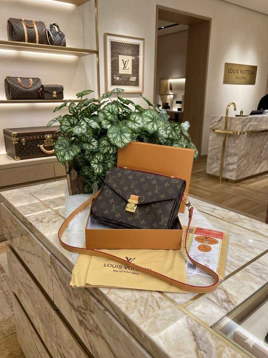Luxury Louis Vuitton Metis Women’s Handbag