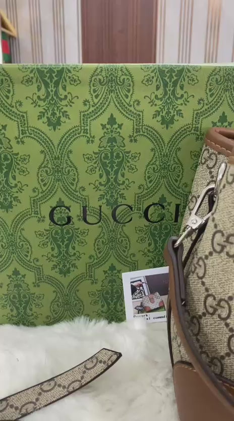 Load video: Gu bucket bag
