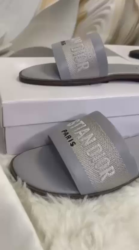 Load video: Dor Slip-Ons for Women – Luxury Designer Flats